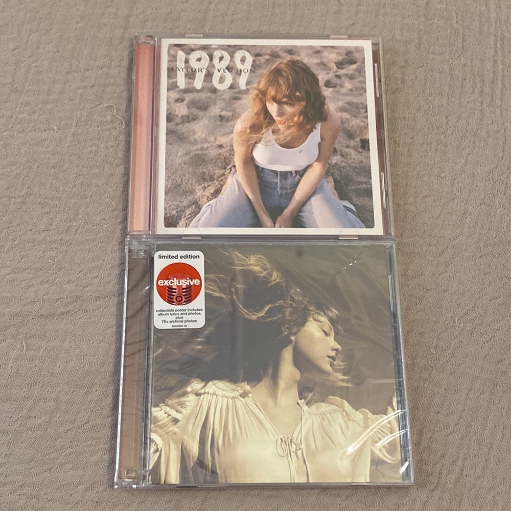 TAYLOR SWIFT SE 2 Limited Edition CD Set . New & Used
